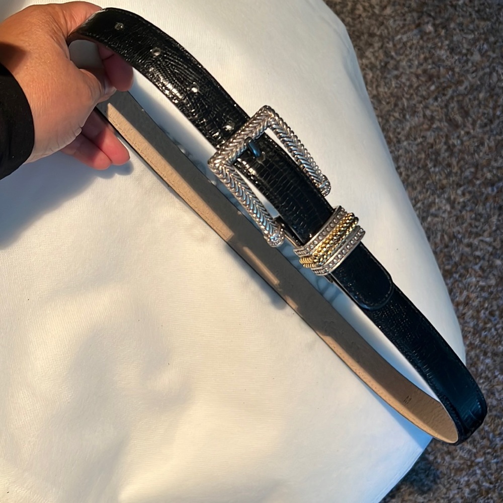 Size M black leather belt